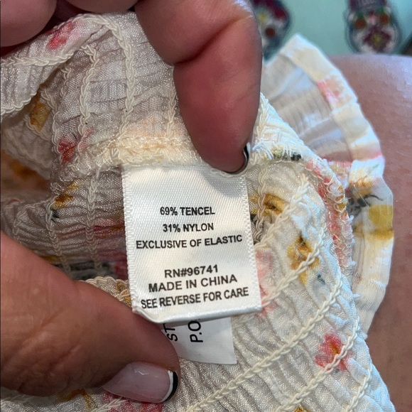 Self Esteem NWT SIZE XL Floral Puff Sleeve Top - Picture 7 of 8